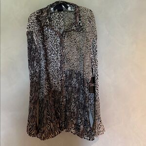 Milano Woman long Sleeve Button Front Crinkle Animal Print Blouse,size 2X NWT